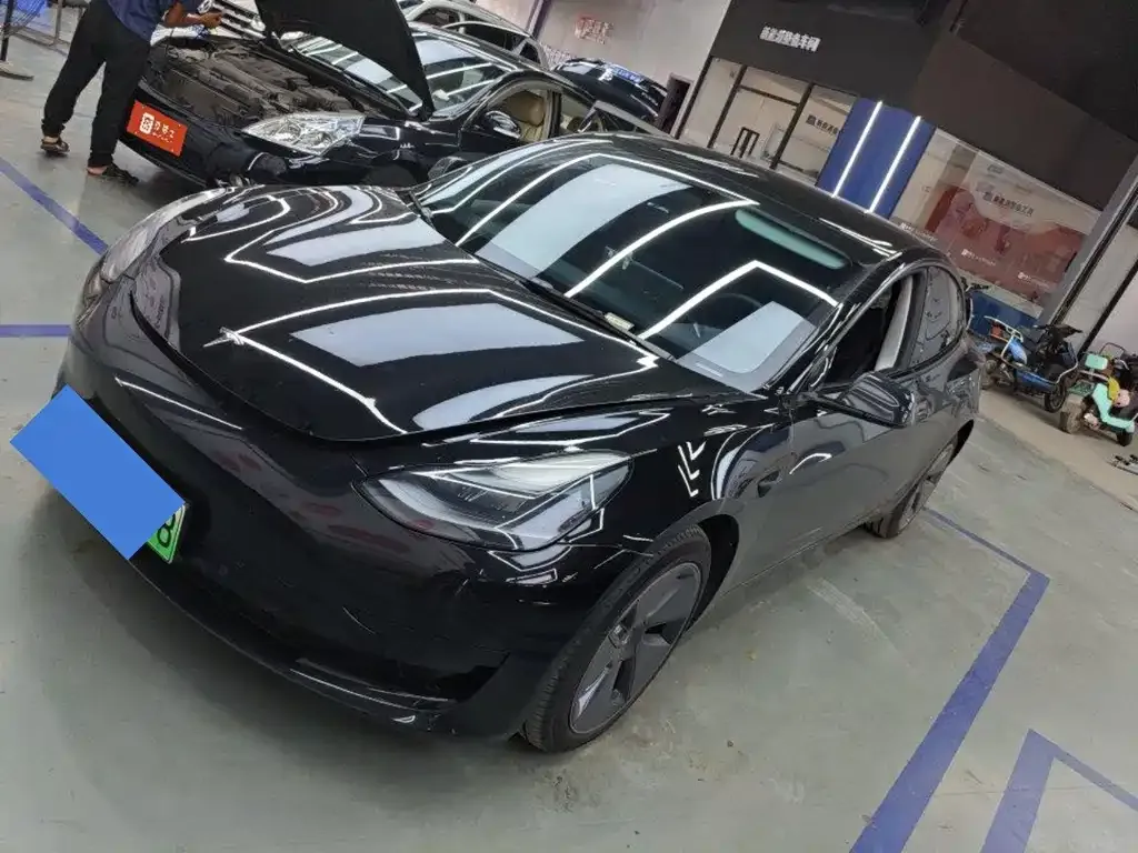 Tesla Model 3 — фото 1