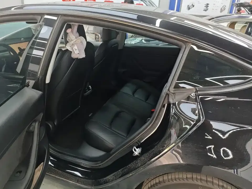 Tesla Model 3 — фото 10