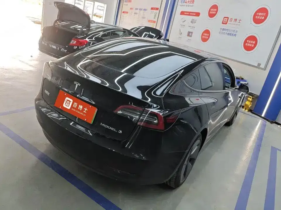Tesla Model 3 — фото 5
