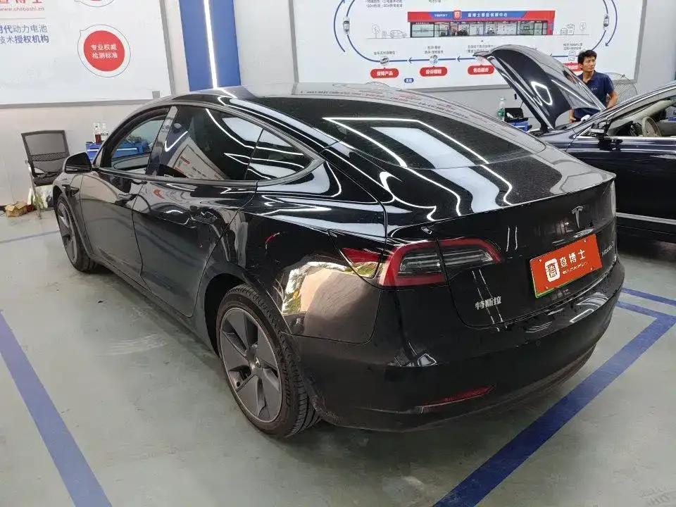 Tesla Model 3 — фото 3