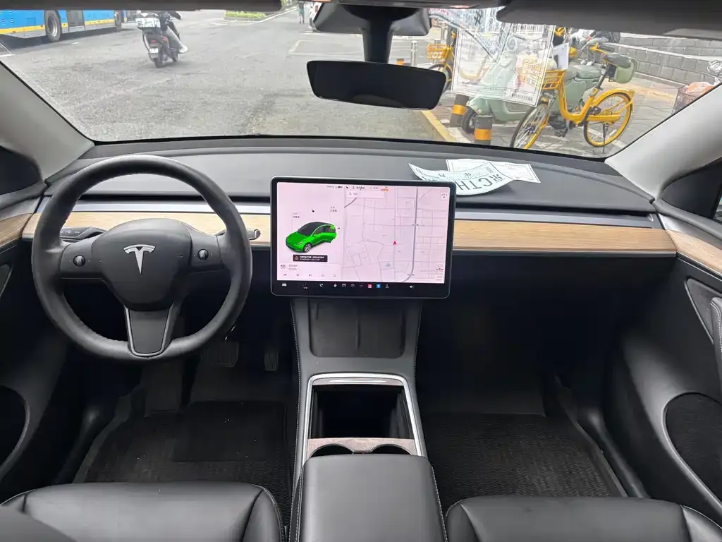 Tesla Model Y — фото 8