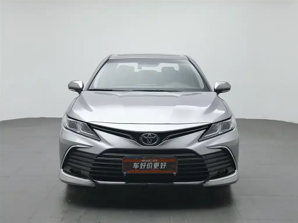 Toyota Camry — фото 2