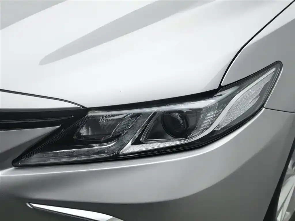 Toyota Camry — фото 9