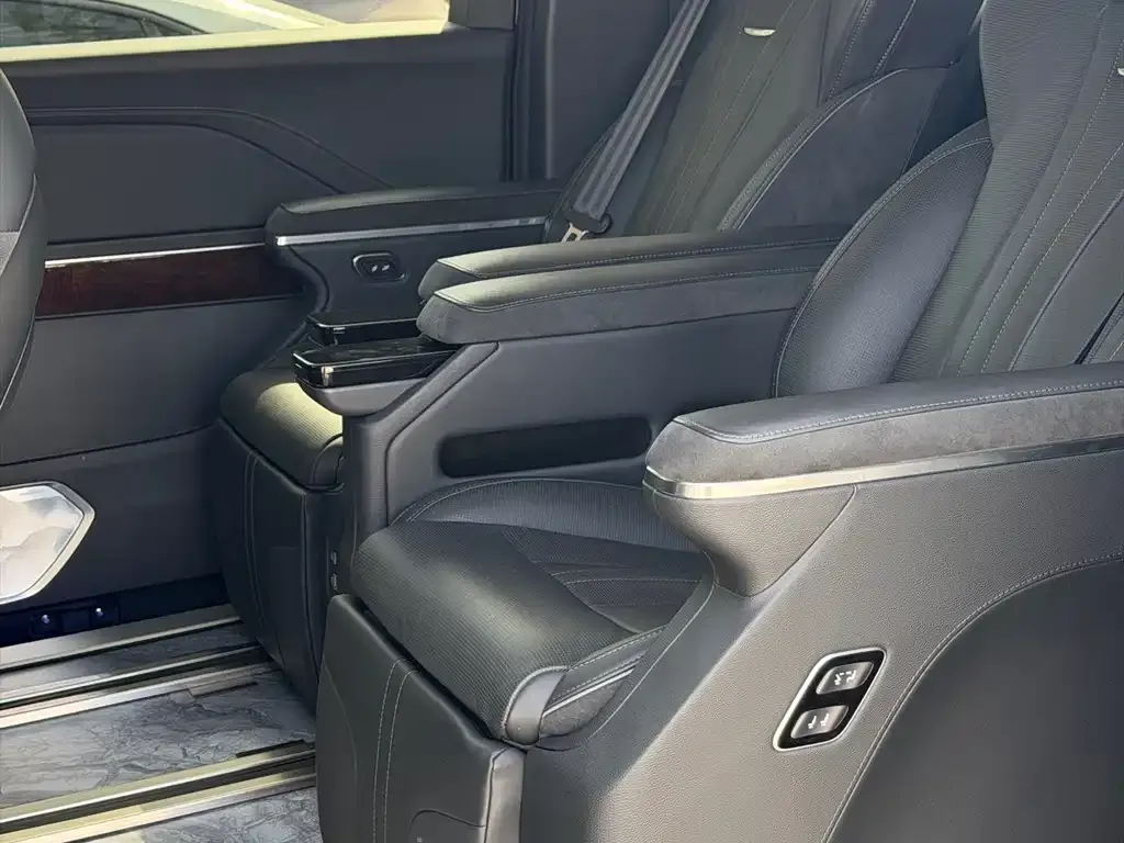 Hongqi HQ9 PHEV 2024 из CN, фото 4