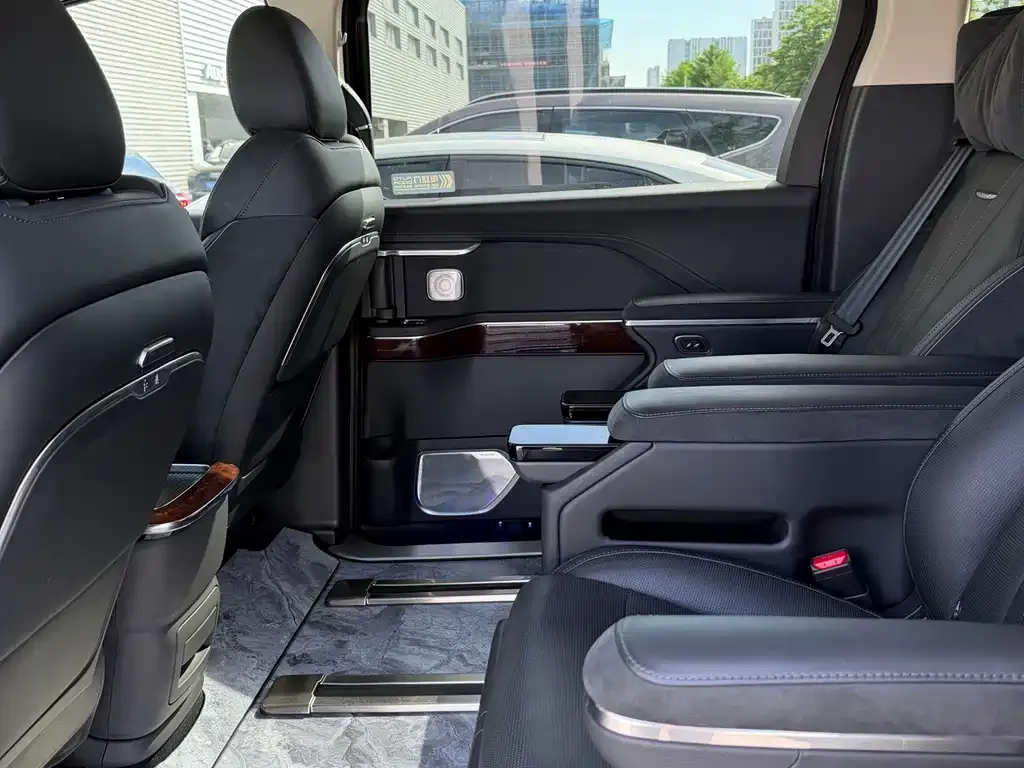 Hongqi HQ9 PHEV 2024 из CN, фото 3