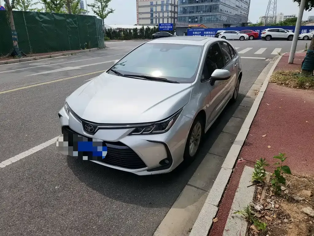 Toyota Corolla — фото 1