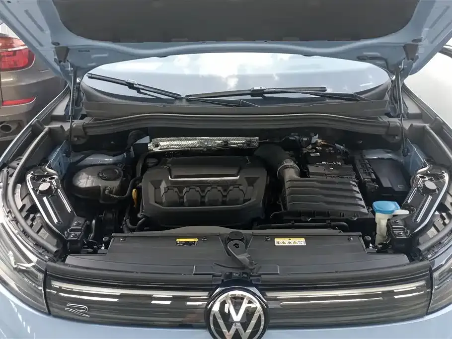 Volkswagen Tiguan L — фото 8
