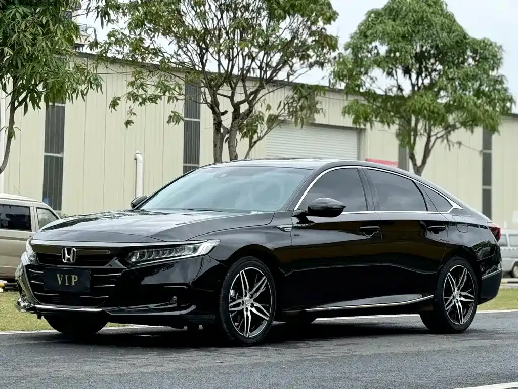 Honda Accord — фото 1