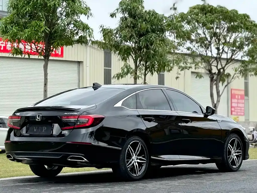 Honda Accord — фото 8