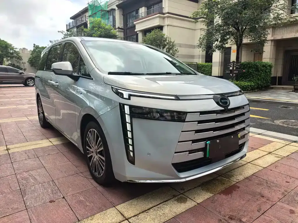 GAC Motor 传祺E8 PHEV — фото 10