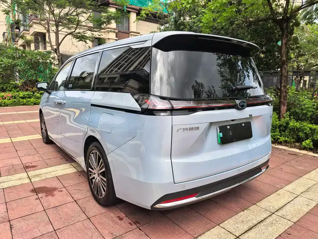 GAC Motor 传祺E8 PHEV — фото 6