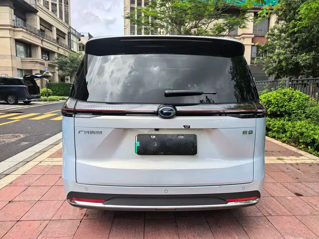GAC Motor 传祺E8 PHEV — фото 8