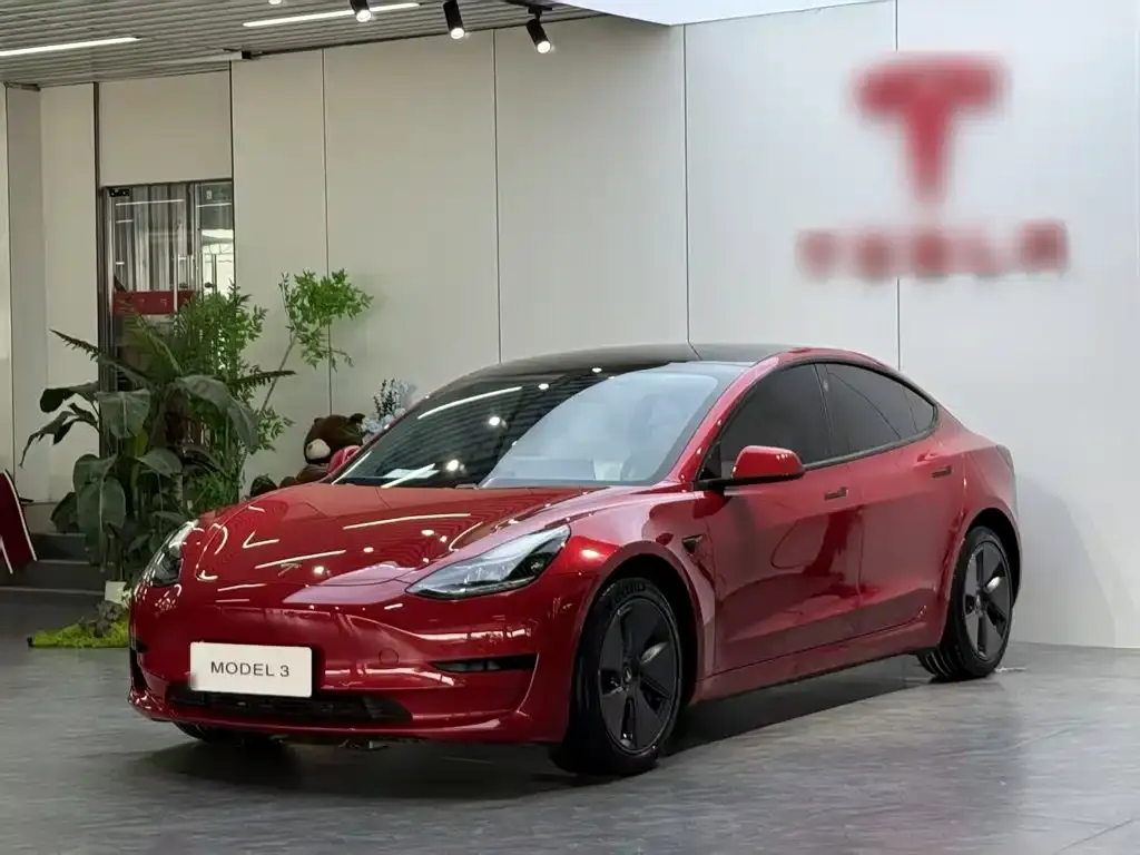 Tesla Model 3 — фото 1