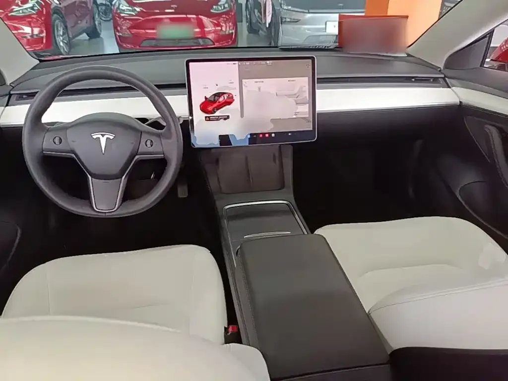 Tesla Model 3 — фото 8