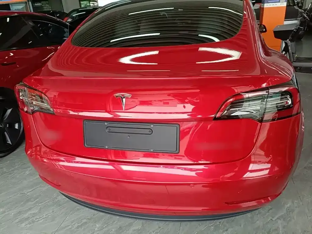 Tesla Model 3 — фото 5