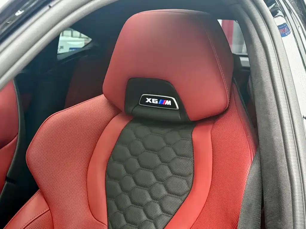 BMW X6 M 2023 из CN, фото 2
