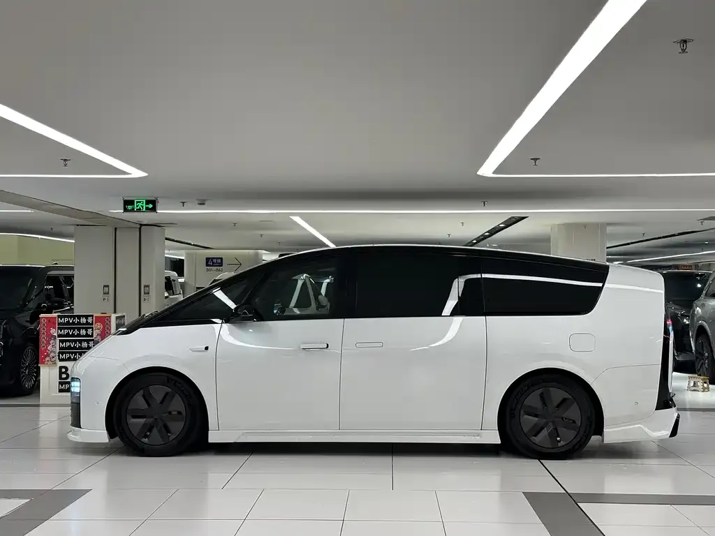 Li Auto MEGA — фото 2