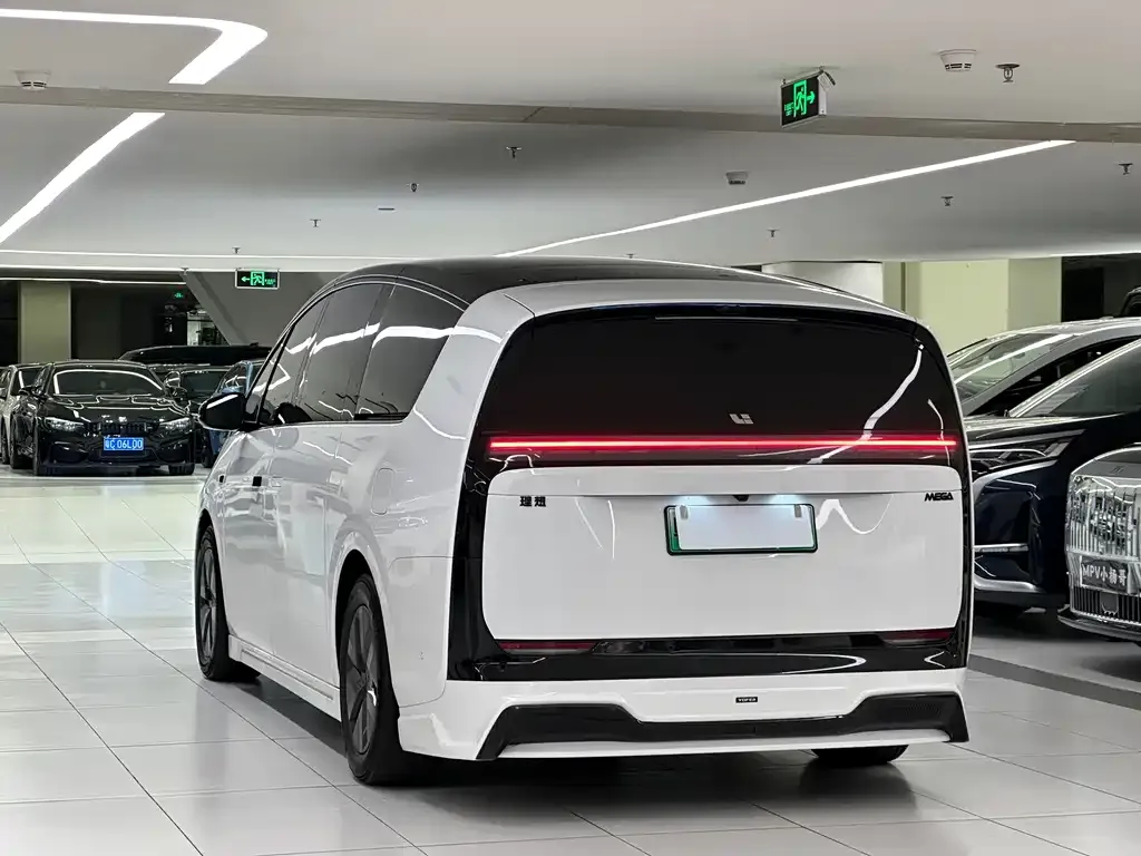 Li Auto MEGA — фото 6