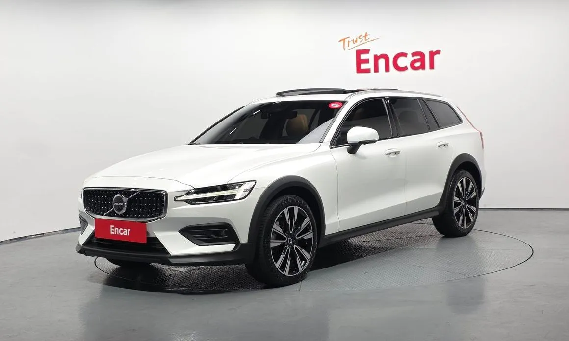 Volvo V60 2023 из KR, фото 1