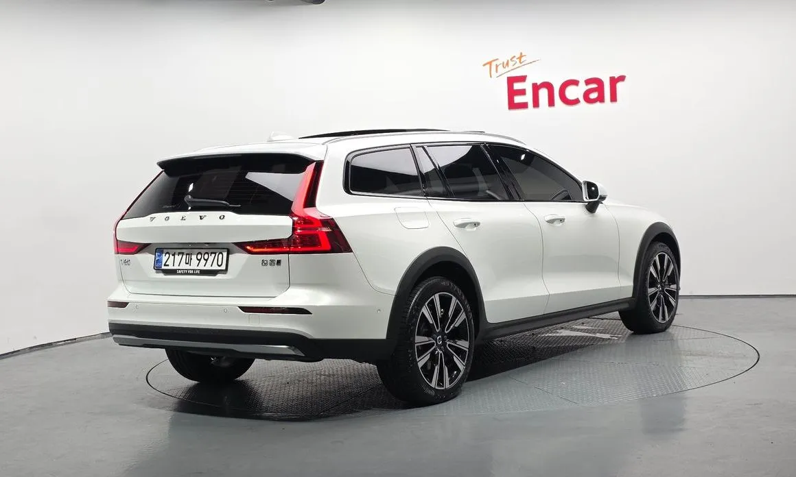 Volvo V60 2023 из KR, фото 2