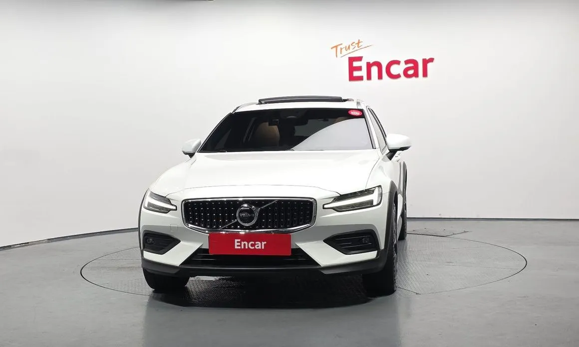 Volvo V60 2023 из KR, фото 3