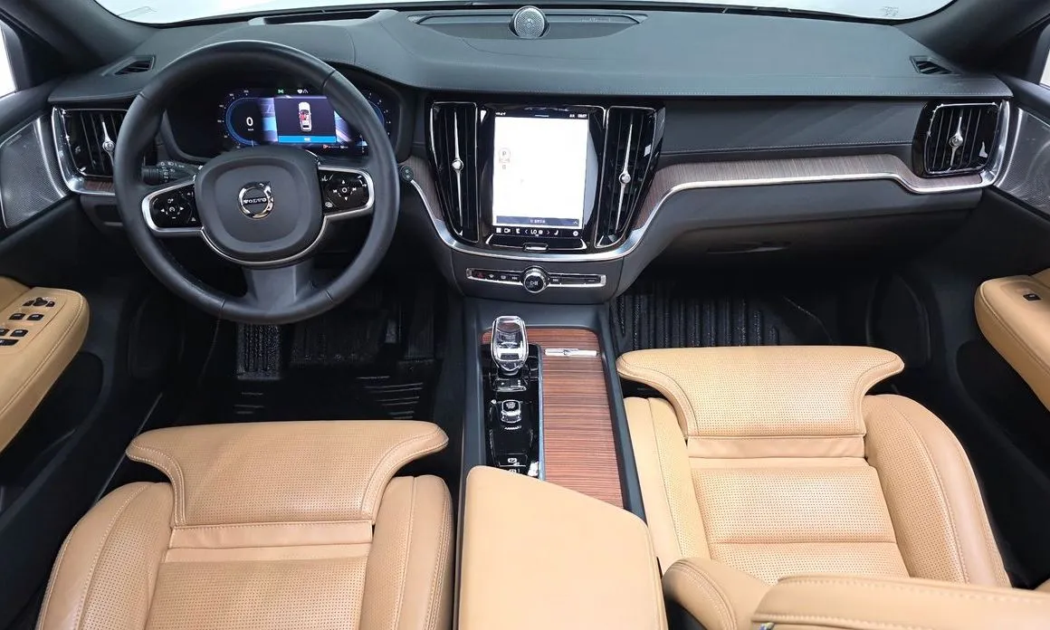 Volvo V60 2023 из KR, фото 10