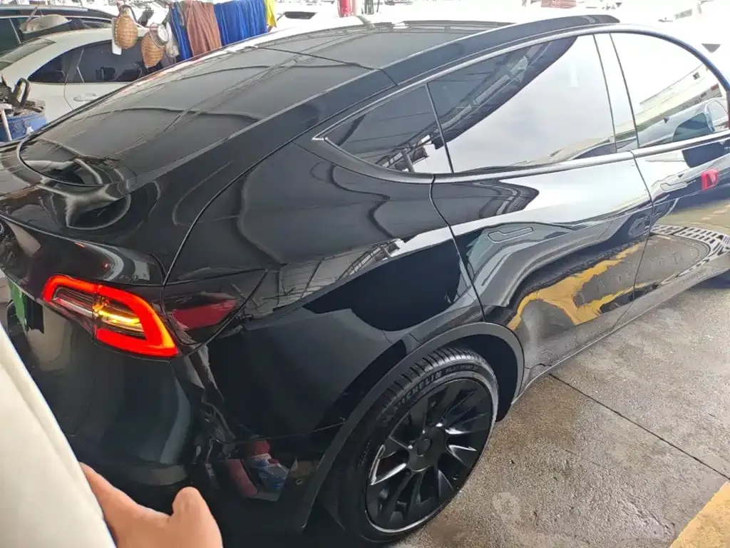 Tesla Model Y — фото 10