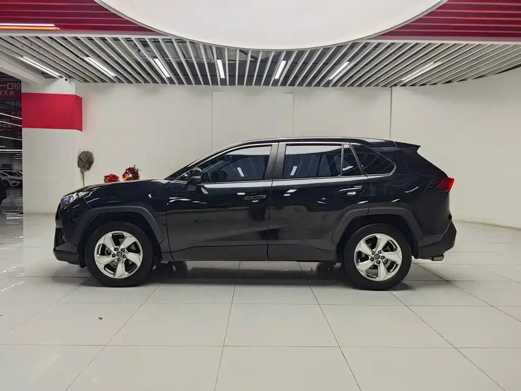 Toyota RAV4 — фото 5