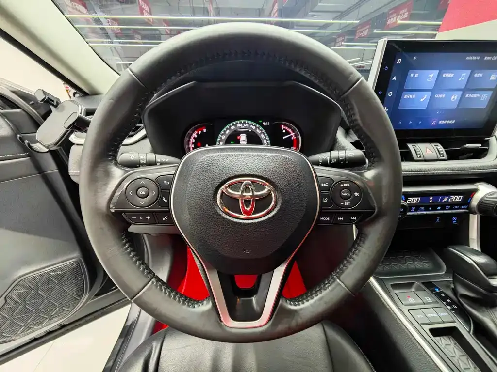 Toyota RAV4 — фото 9