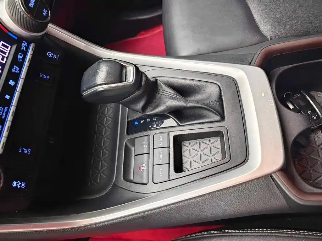 Toyota RAV4 — фото 6