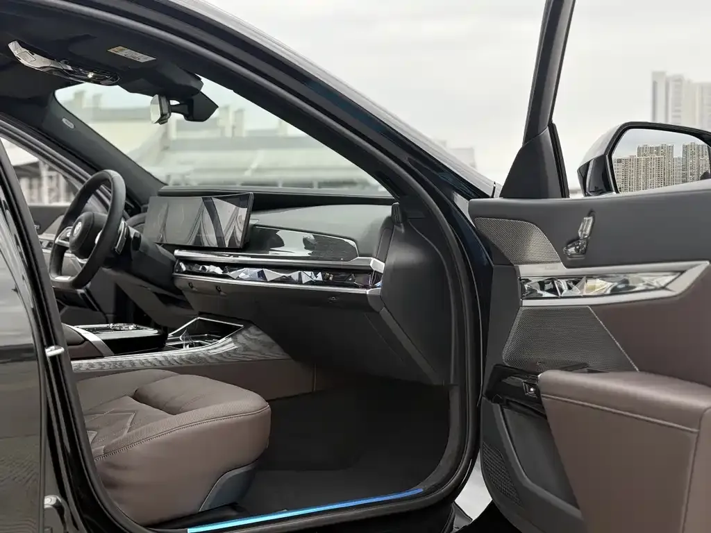 BMW 7 Series 2024 из CN, фото 10