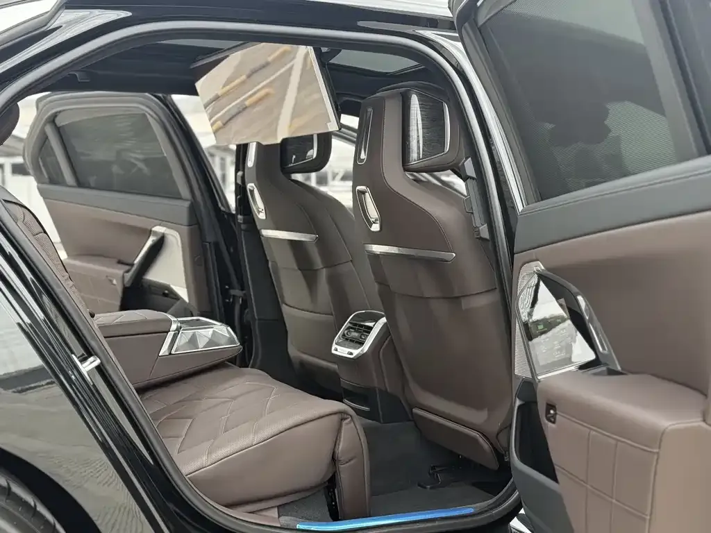 BMW 7 Series 2024 из CN, фото 6