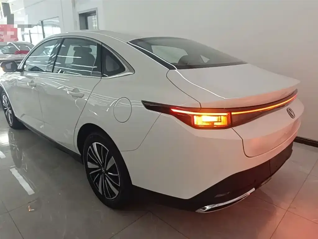 Changan Eado PHEV 2026 из CN, фото 2