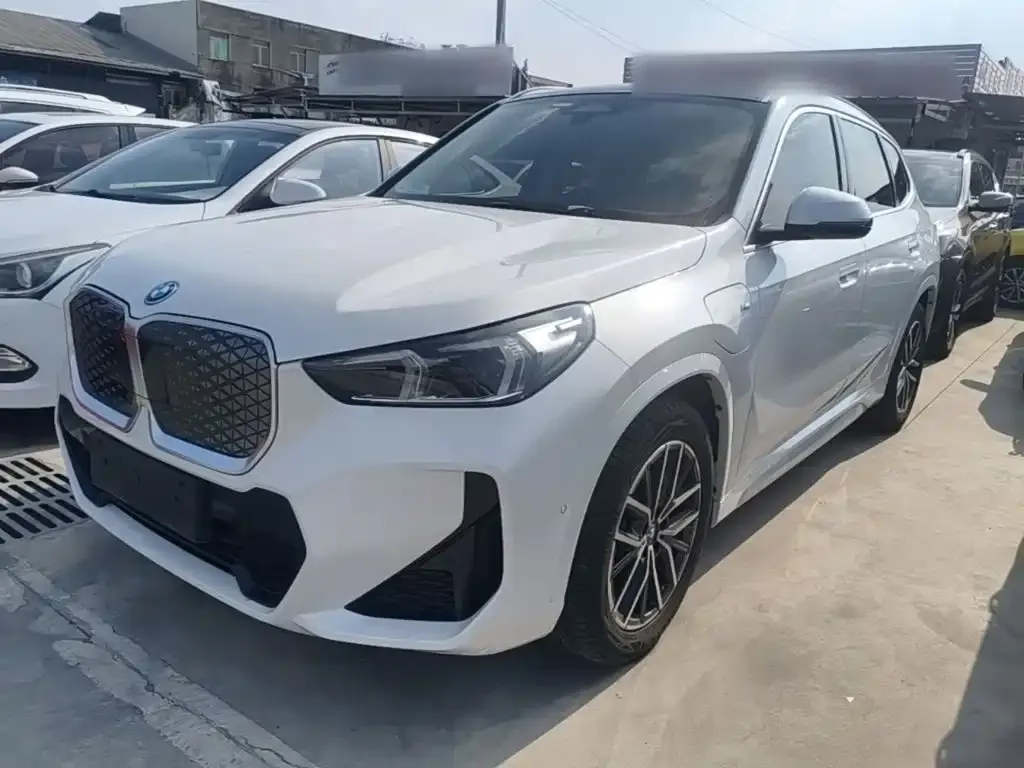 BMW iX1