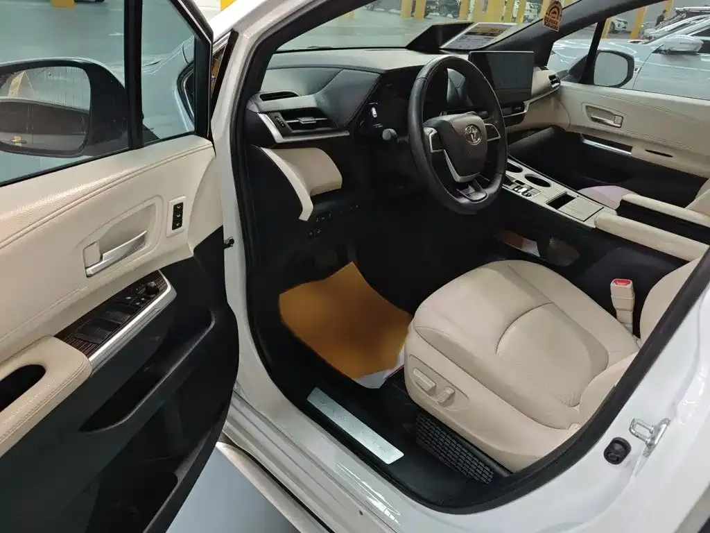 Toyota Granvia — фото 6