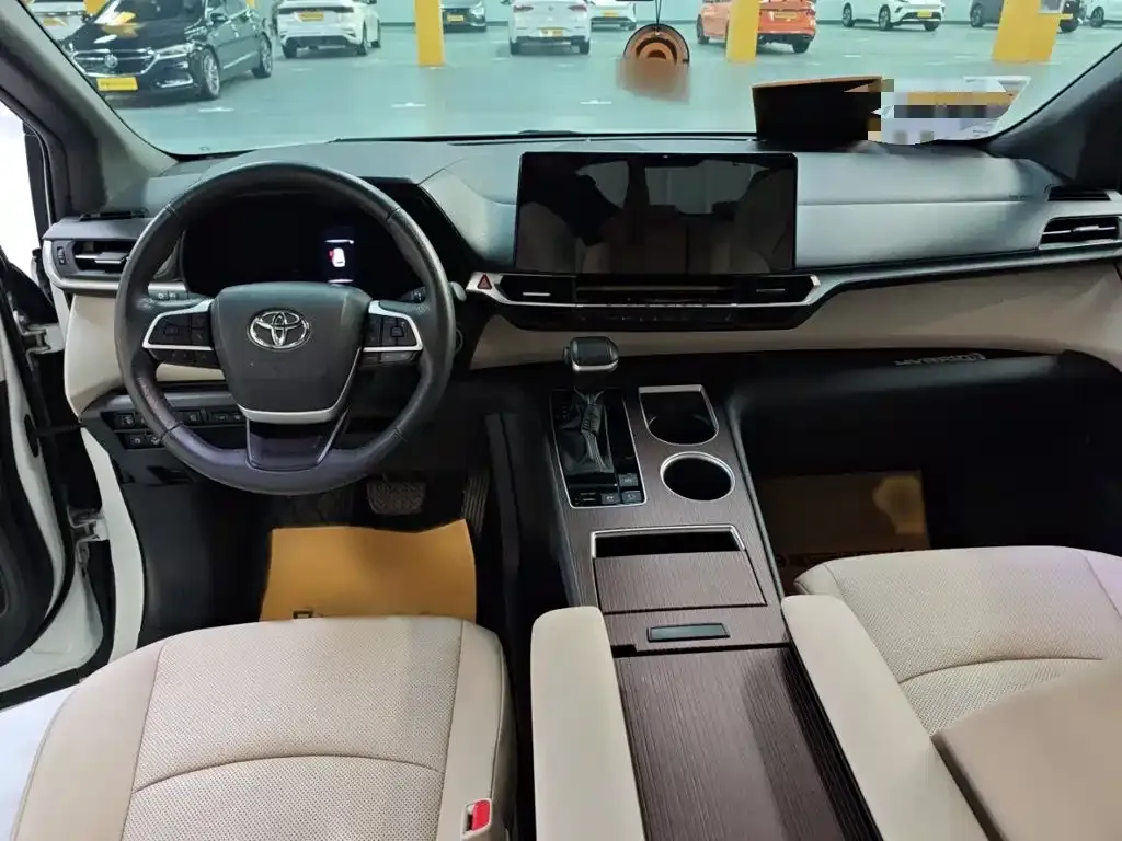 Toyota Granvia — фото 8