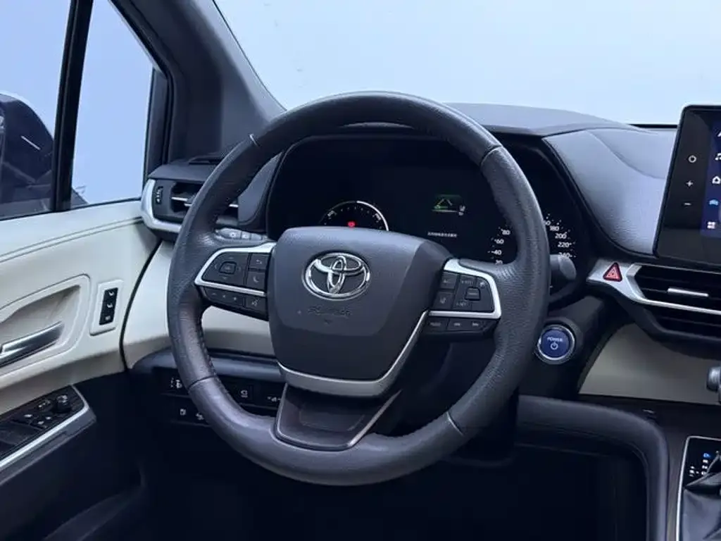 Toyota Granvia — фото 4
