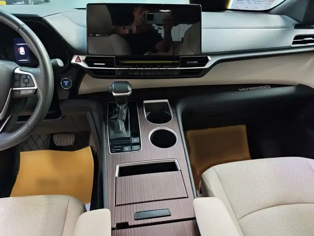 Toyota Granvia — фото 10