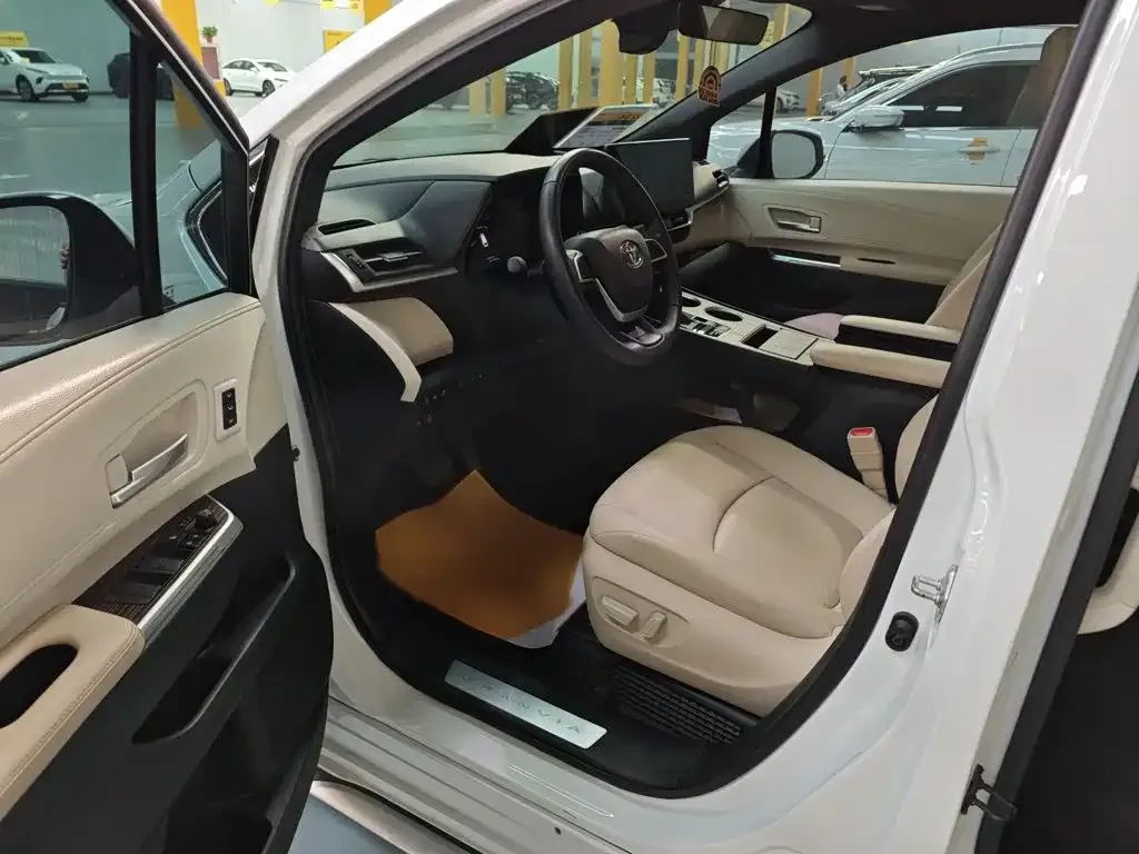 Toyota Granvia — фото 7