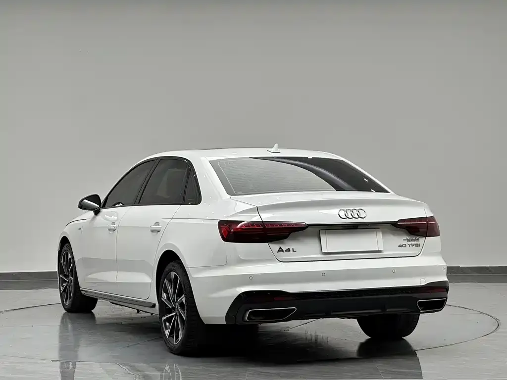 Audi A4L — фото 2