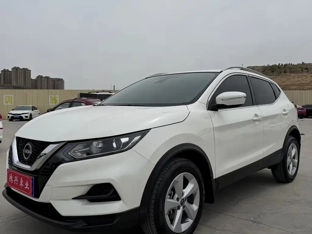 Nissan Qashqai — фото 1