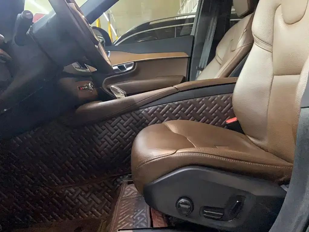 Volvo XC90 — фото 10