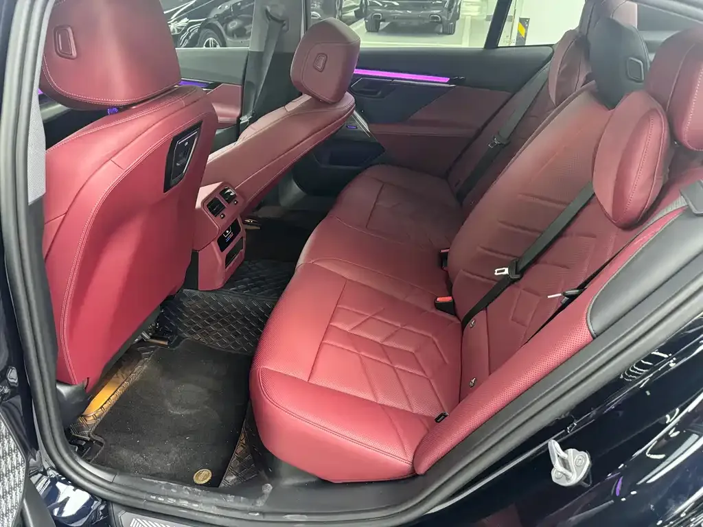 BMW 5 Series 2024 из CN, фото 3