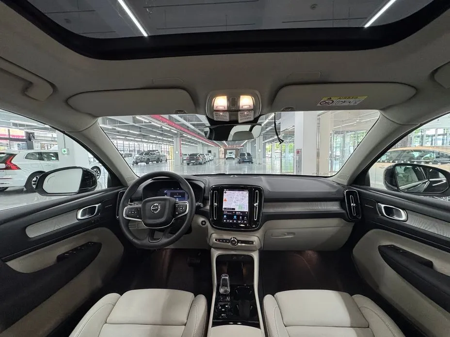 Volvo XC40 2025 из KR, фото 10