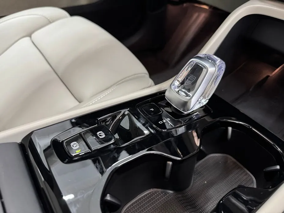 Volvo XC40 2025 из KR, фото 2