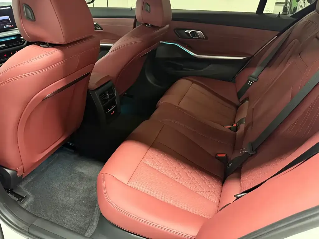 BMW 3 Series 2023 из CN, фото 10