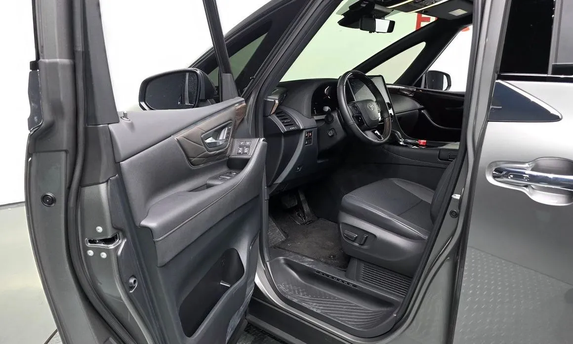 Toyota Alphard — фото 6