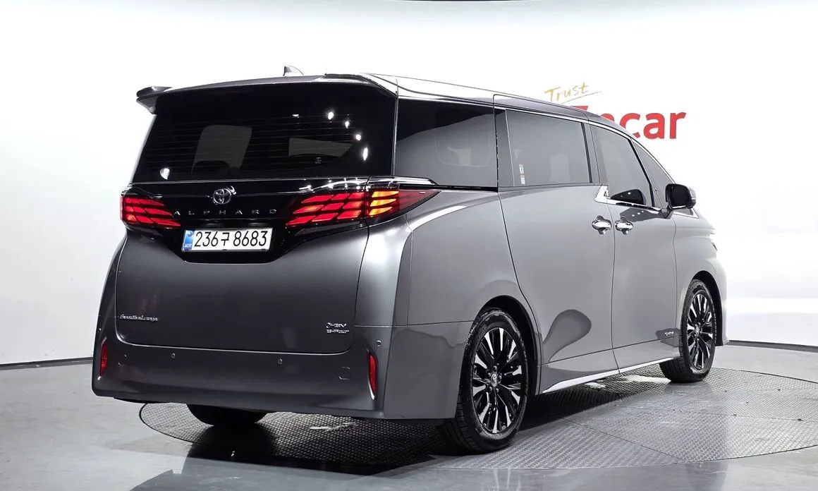 Toyota Alphard — фото 8