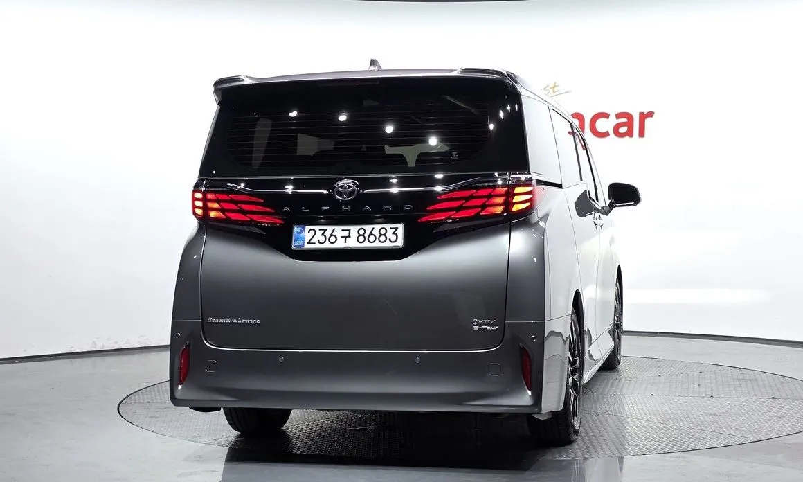 Toyota Alphard — фото 10