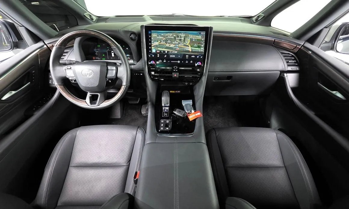 Toyota Alphard — фото 9